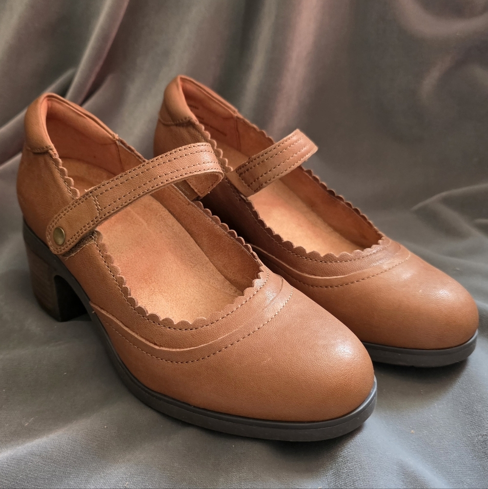 Jambu-The Vanessa Mary Jane in Light Brown - Picture 4 of 10